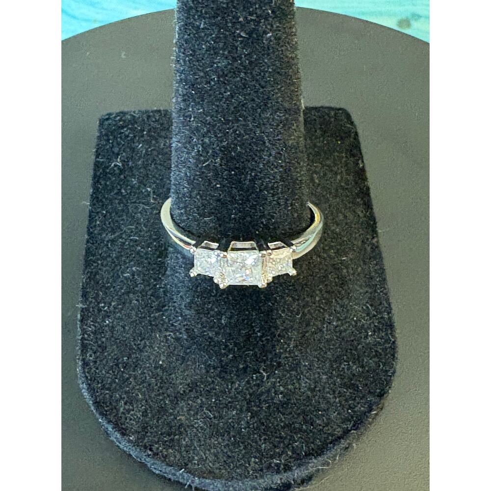 SZ 8 - Moissanite 1CTW, 3 Stone Silver Ring w/ GRA - Picture 3 of 8